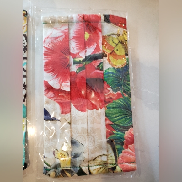 Set of 3 Face Masks, Packaged, new, no tags - Picture 5 of 5